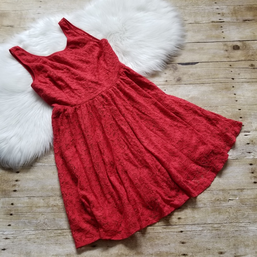 PINS & NEEDLES SLEEVELESS CROCHET LINED DRESS